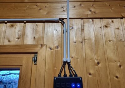 12V napelemes rendszer kiépítése faházban